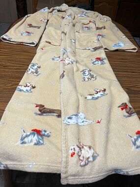 Snuggie Plush Beige Dog-Print 71”x54”